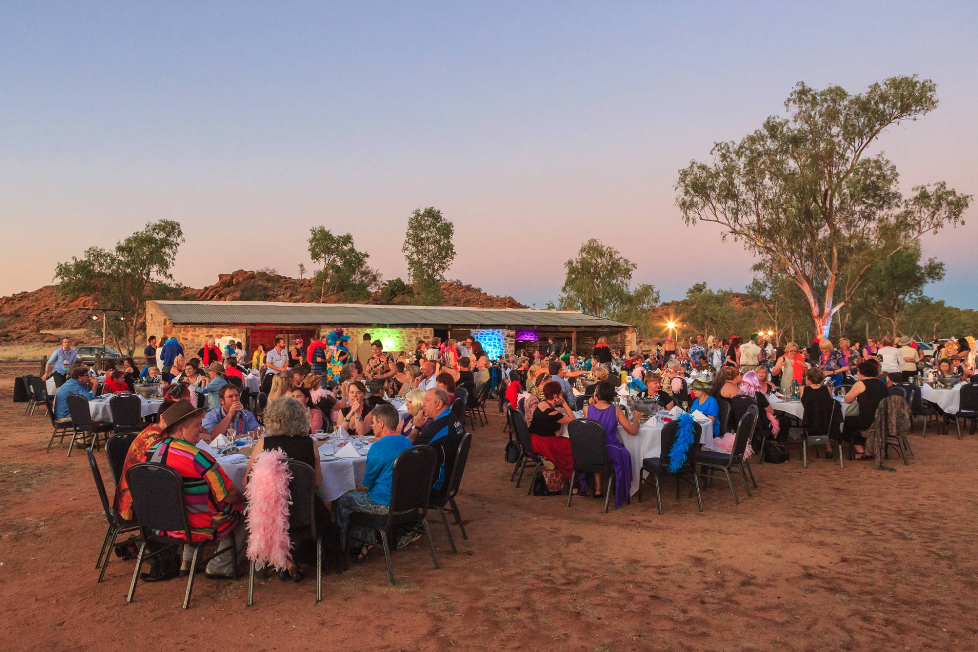 mwb-3226-2000×1333 outdoor conference dinner